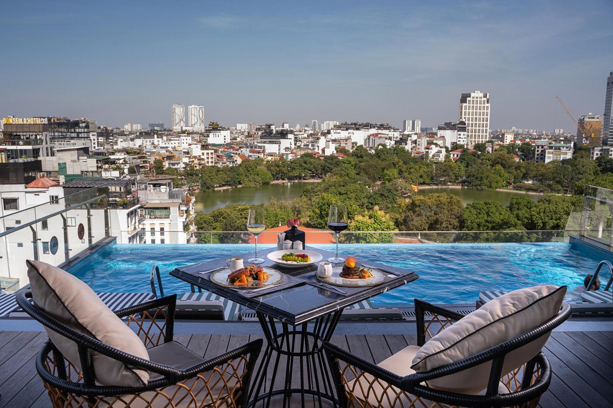 The Oriental Jade Hotel Hanoi Exterior photo View from the rooftop pool