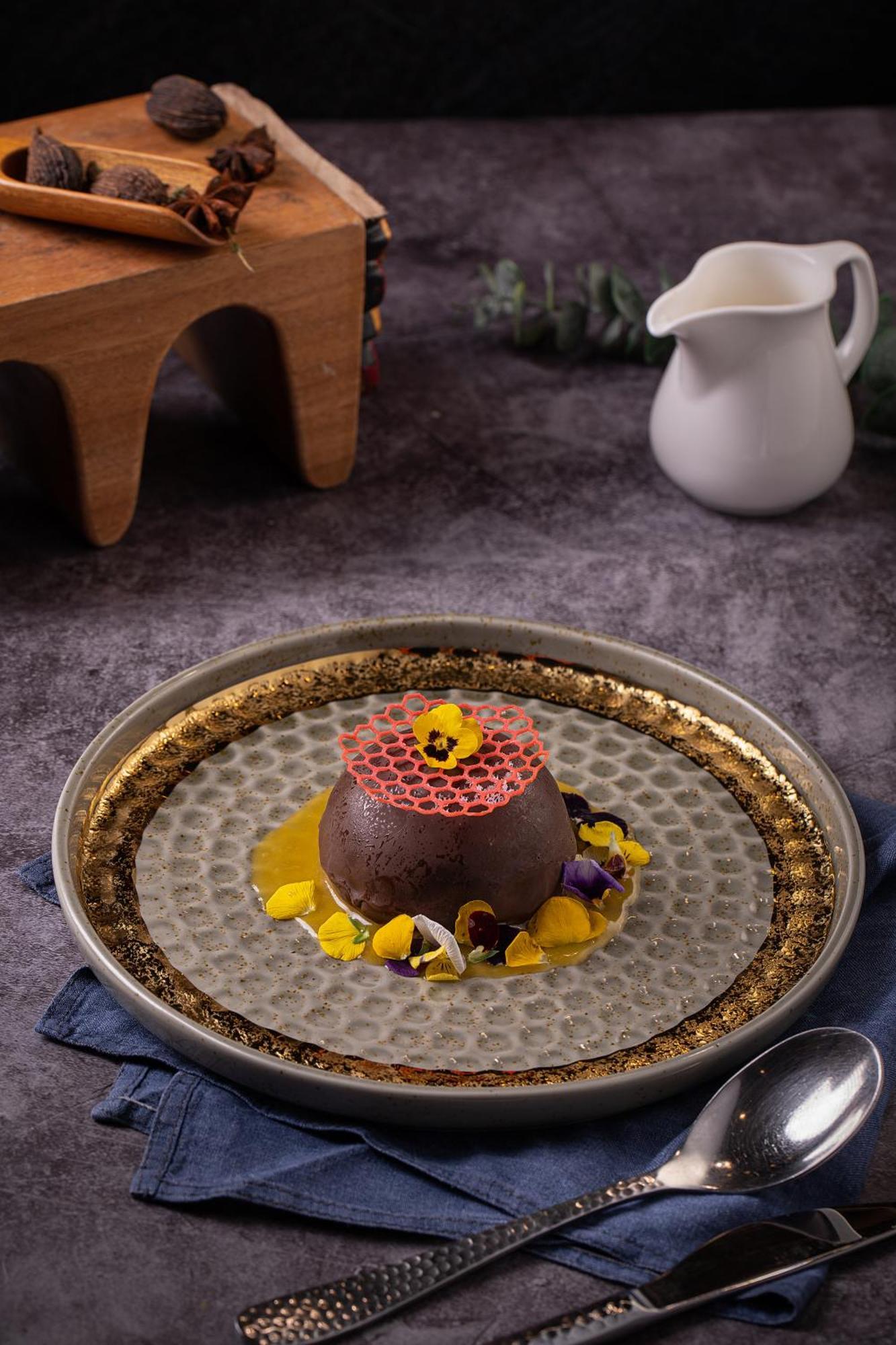 The Oriental Jade Hotel Hanoi Exterior photo A chocolate bomb