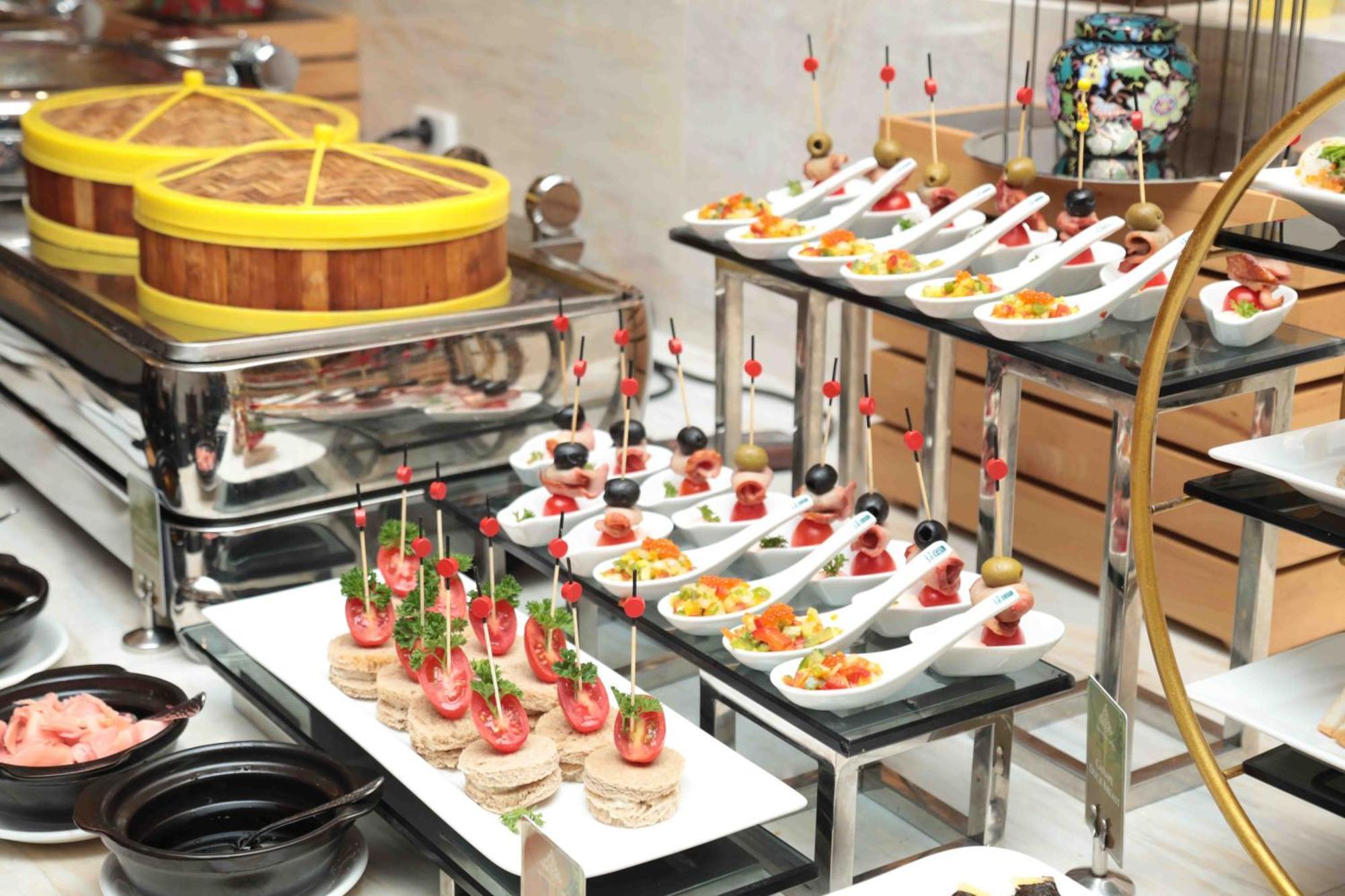 The Oriental Jade Hotel Hanoi Exterior photo A buffet