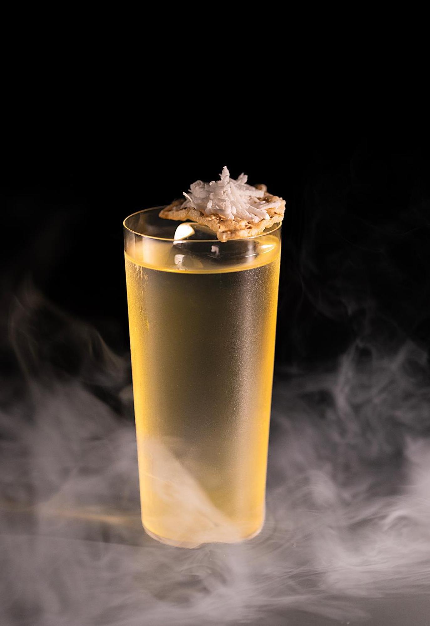 The Oriental Jade Hotel Hanoi Exterior photo A glass of dry ice cocktail