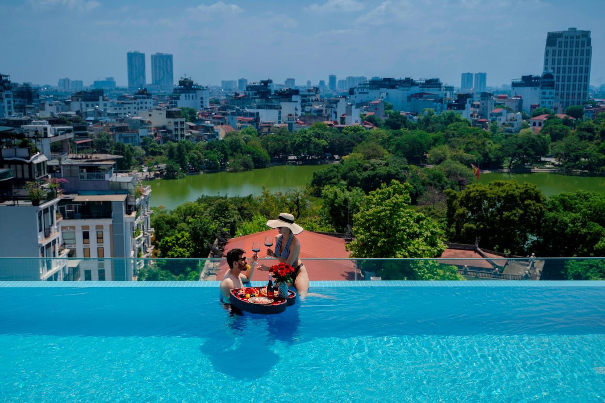 The Oriental Jade Hotel Hanoi Exterior photo View of West Lake from the hotel